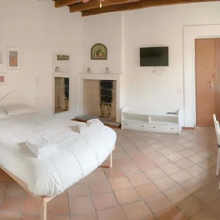 アパート Bnbutler - Alzaia Naviglio Grande - Your Nest In The Romantic District In
